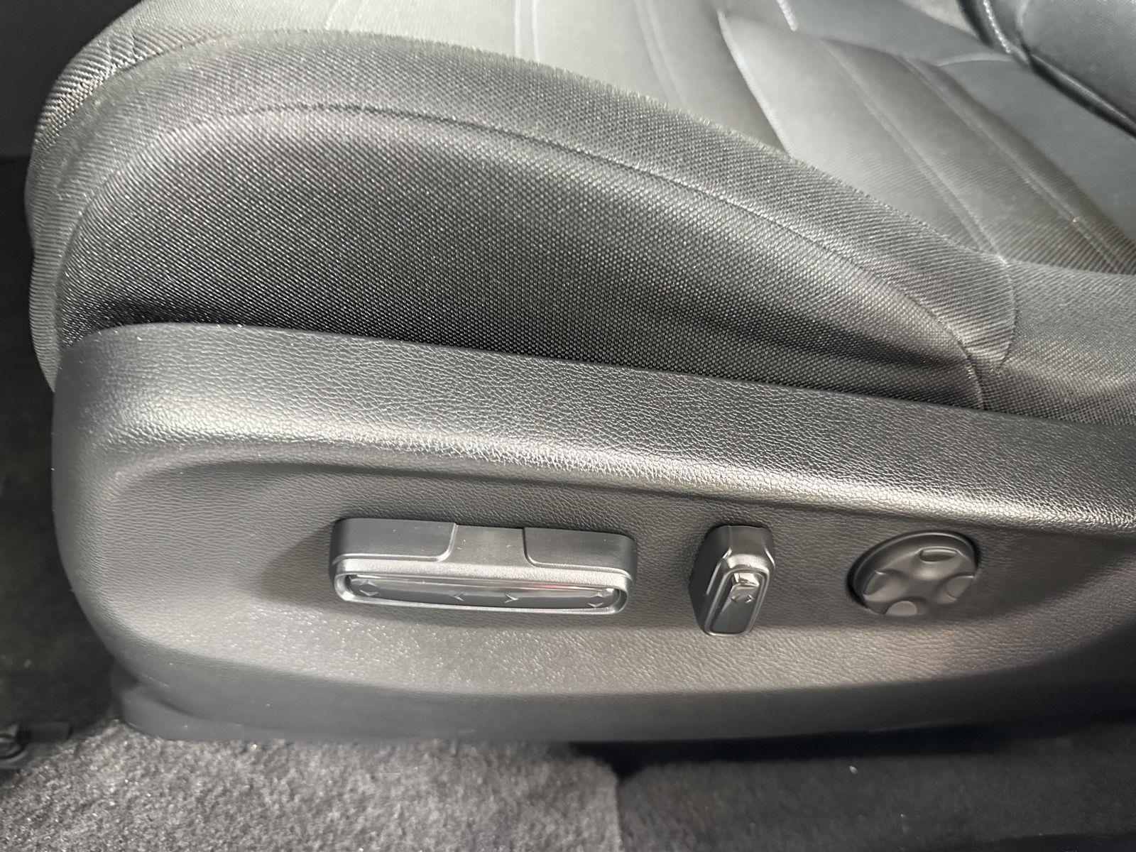 Used 2019 Lunar Silver Metallic Honda EX image 18