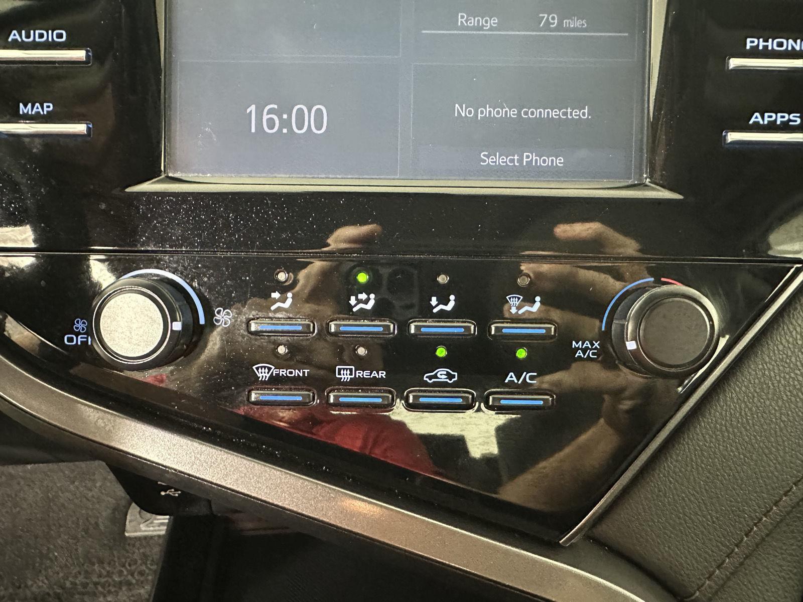 Used 2019 Galactic Aqua Mica Toyota LE image 23