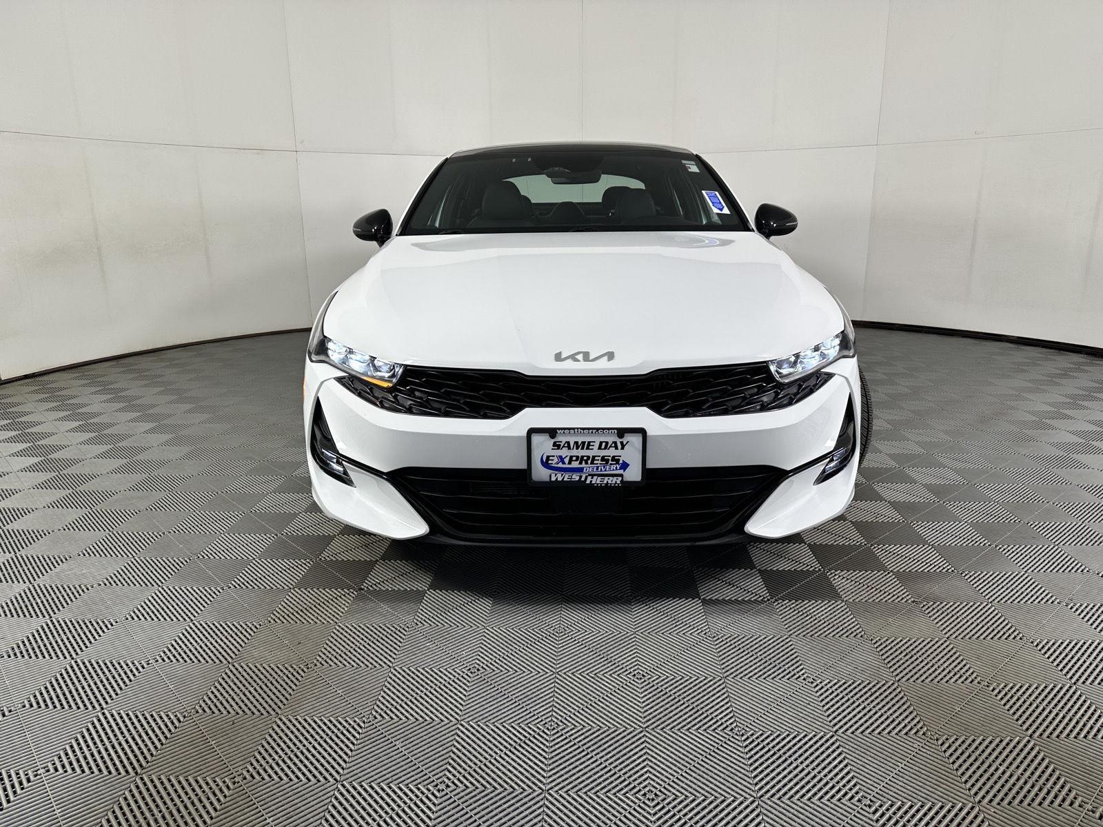Used 2023 Glacial White Pearl Kia GT-Line image 10