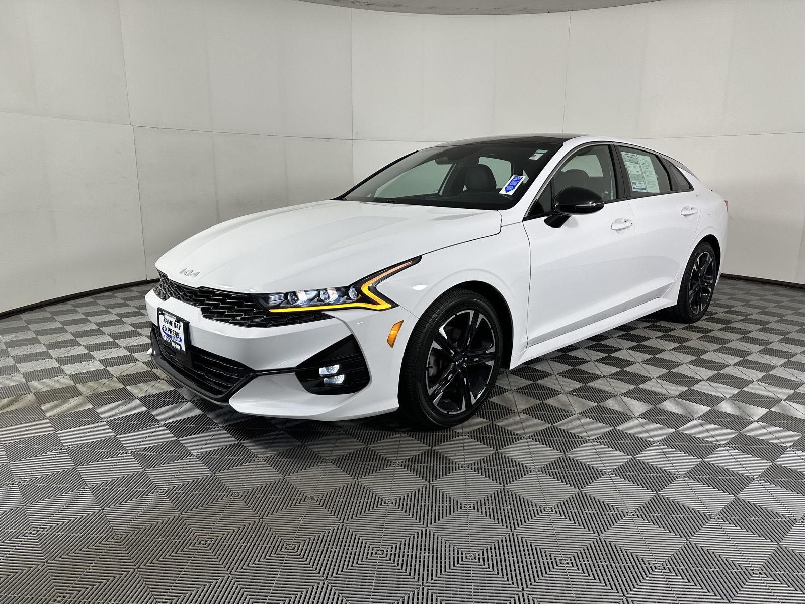 Used 2023 Glacial White Pearl Kia GT-Line image 11