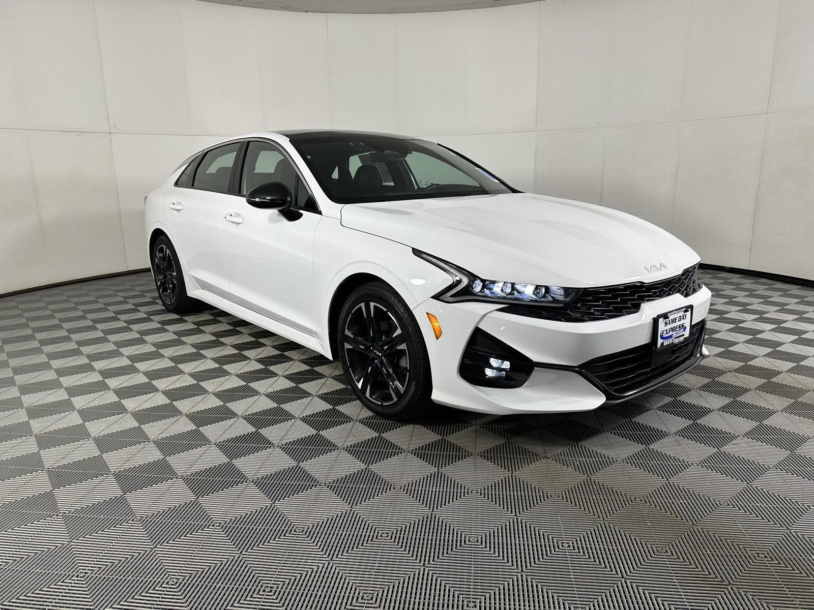 Used 2023 Glacial White Pearl Kia GT-Line image 17