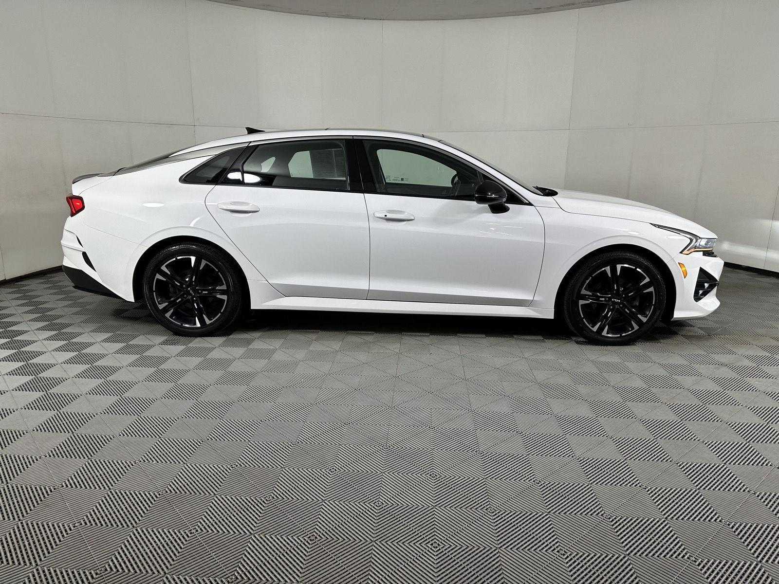 Used 2023 Glacial White Pearl Kia GT-Line image 18