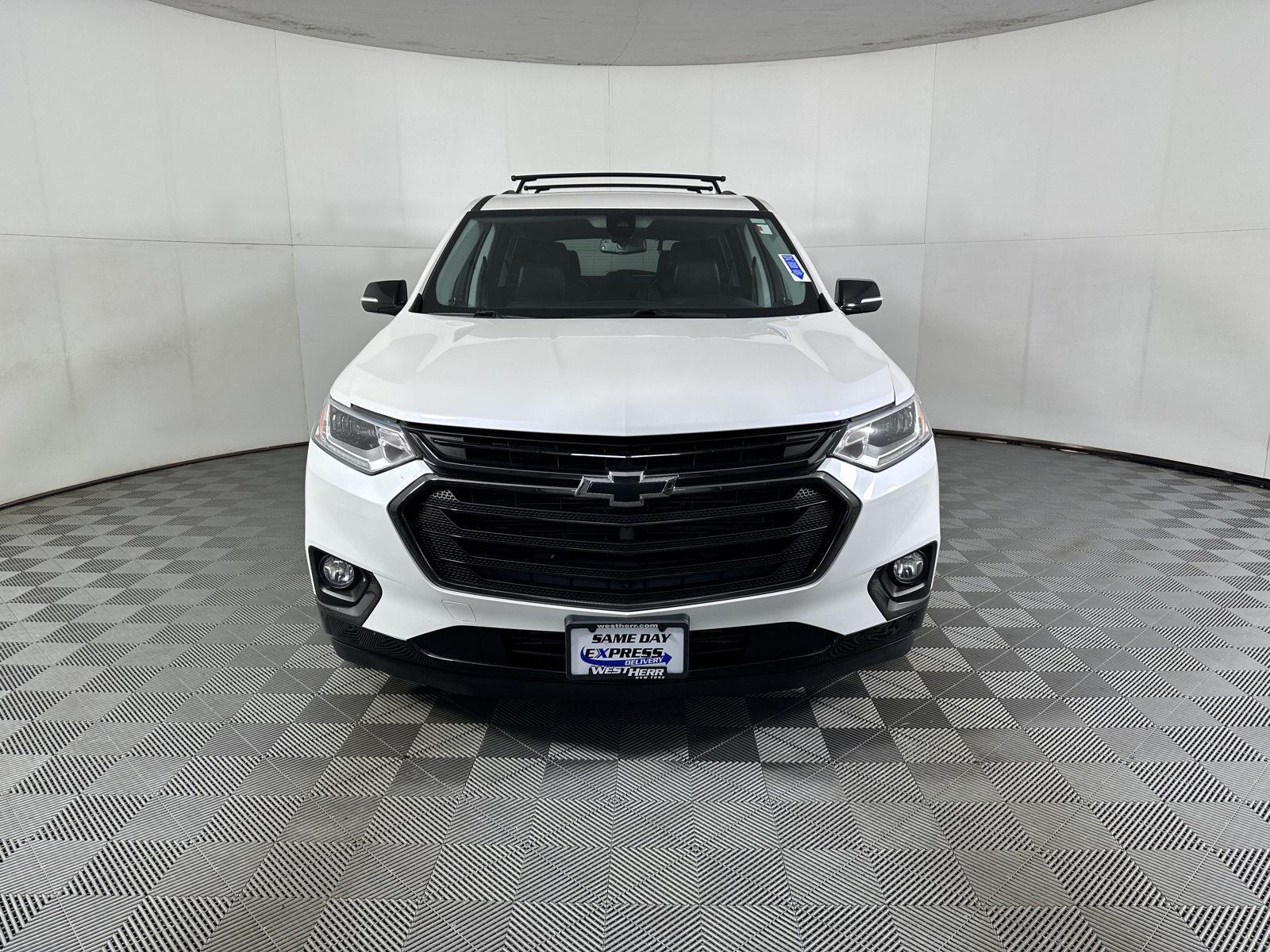 Used 2018 Iridescent Pearl Tricoat Chevrolet Premier image 23