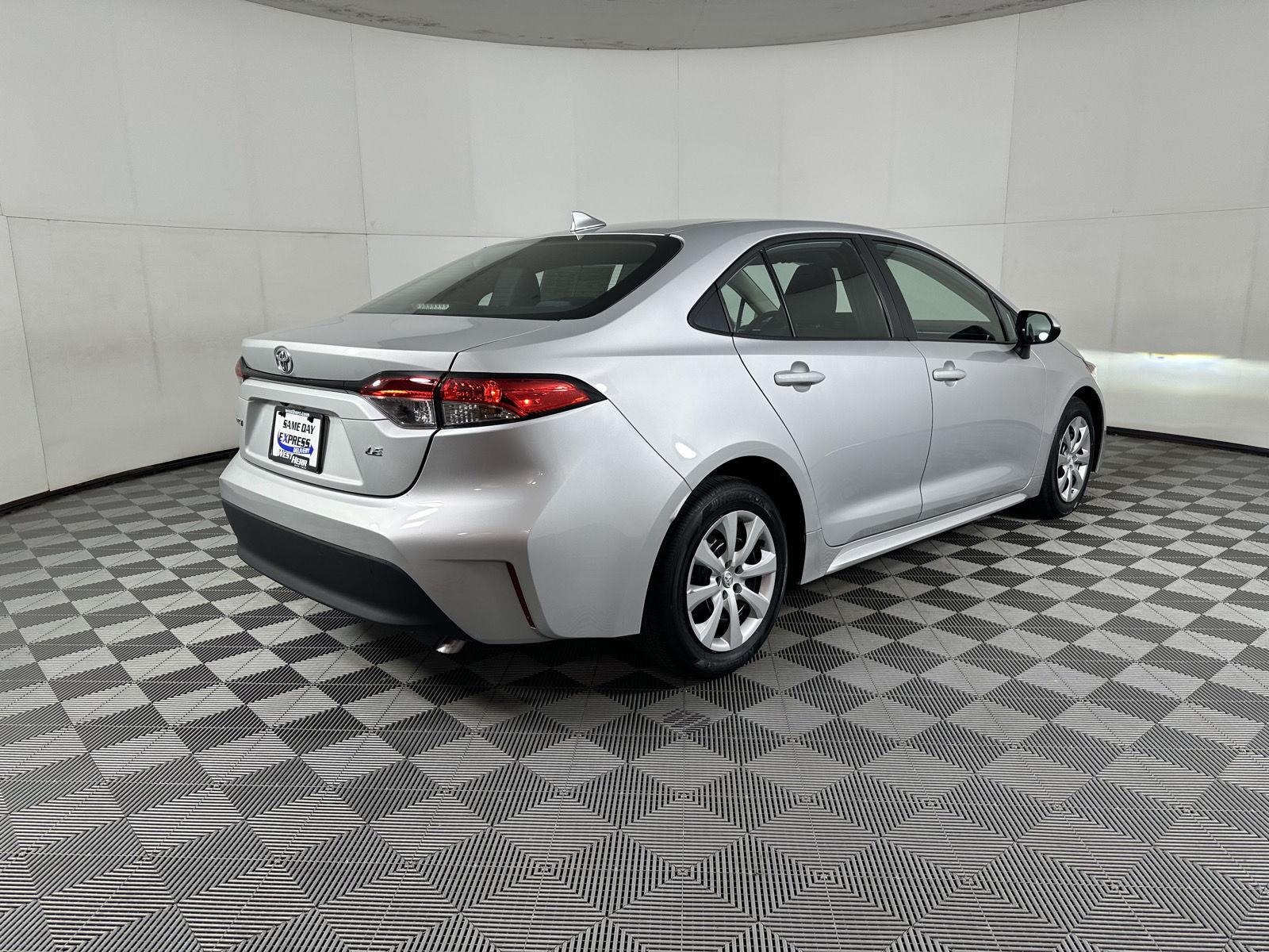 Certified Used 2024 Classic Silver Metallic Toyota  image 17