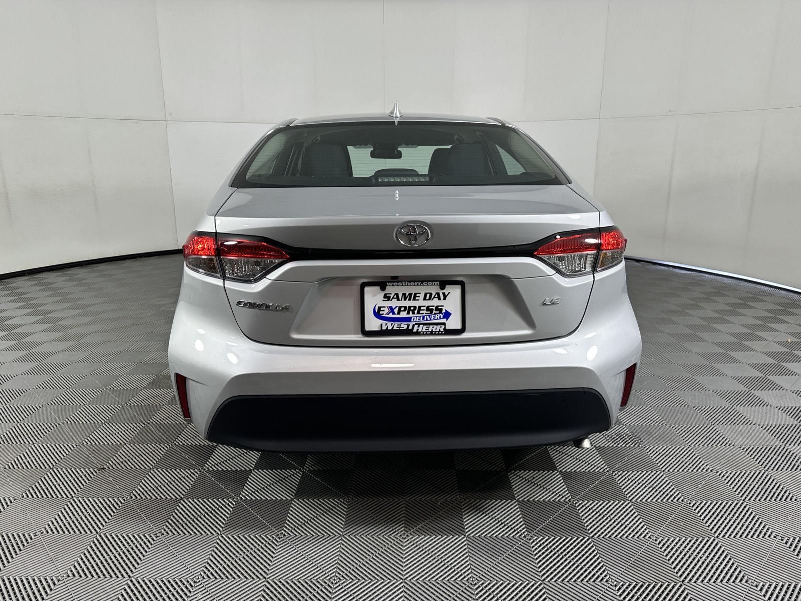 Certified Used 2024 Classic Silver Metallic Toyota  image 18