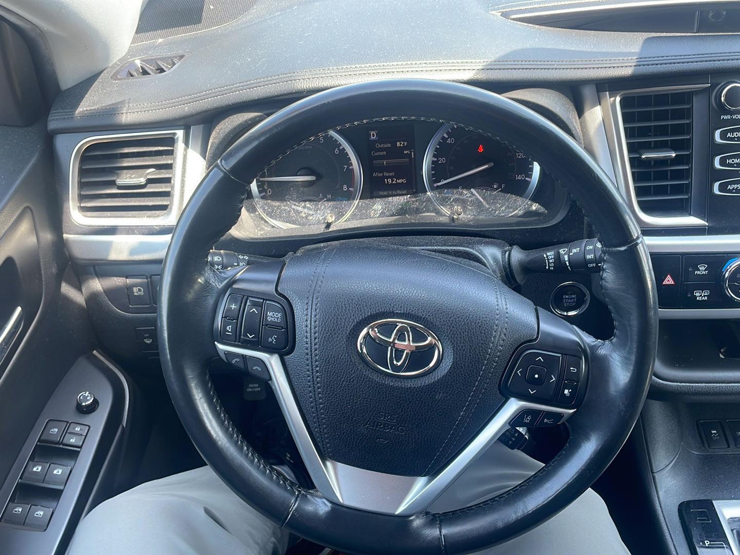 Used 2019 Midnight Black Metallic Toyota SE image 5