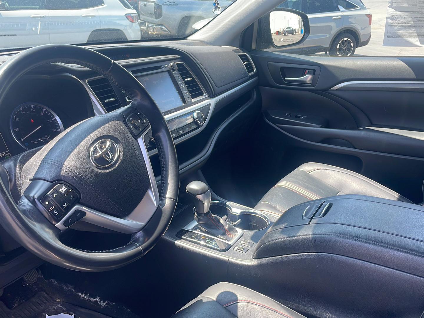 Used 2019 Midnight Black Metallic Toyota SE image 7