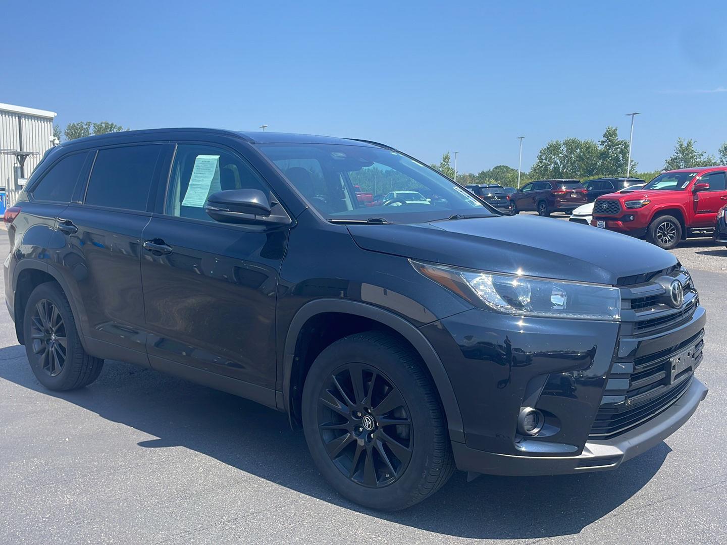 Used 2019 Midnight Black Metallic Toyota SE image 10