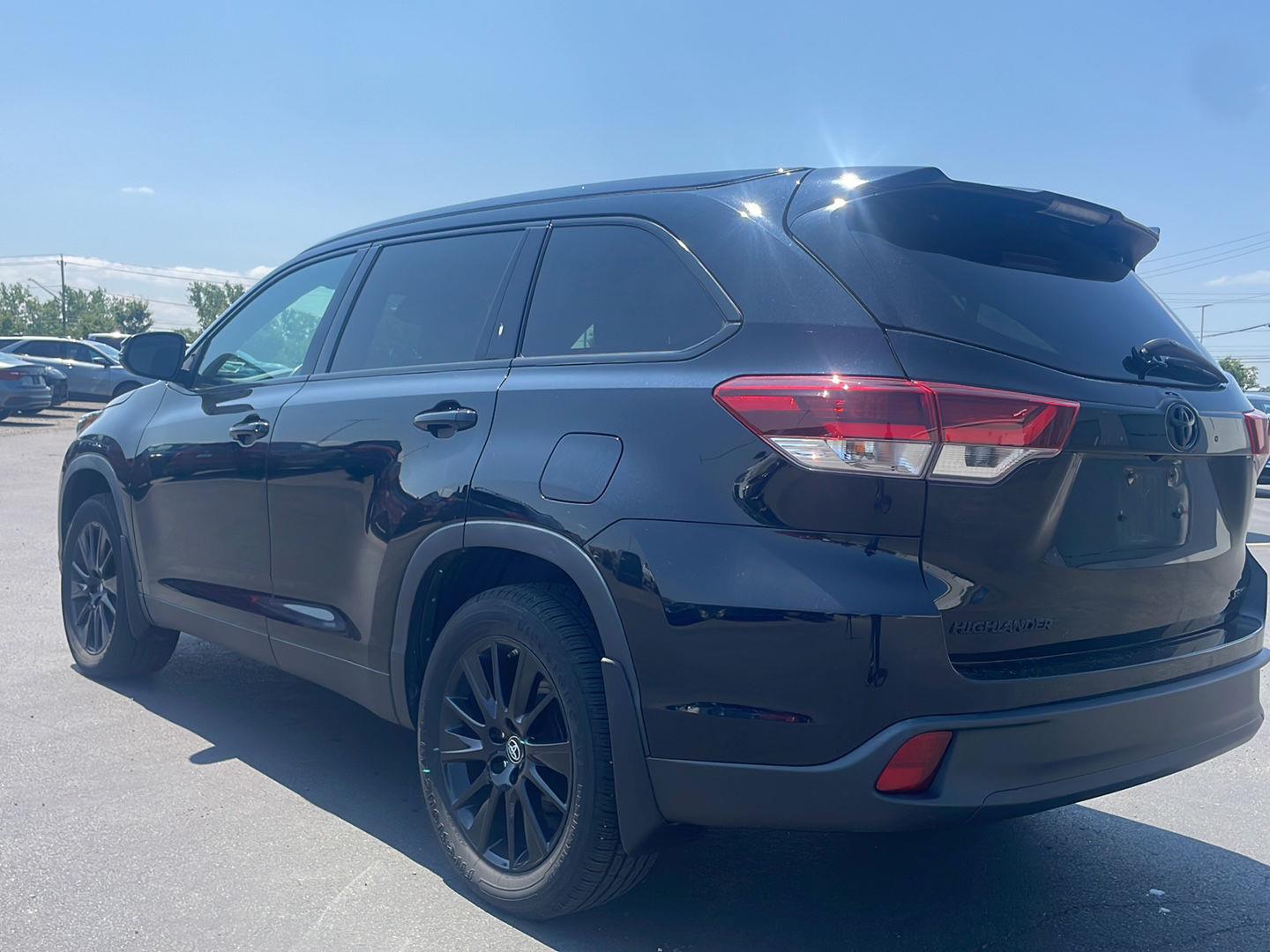 Used 2019 Midnight Black Metallic Toyota SE image 13