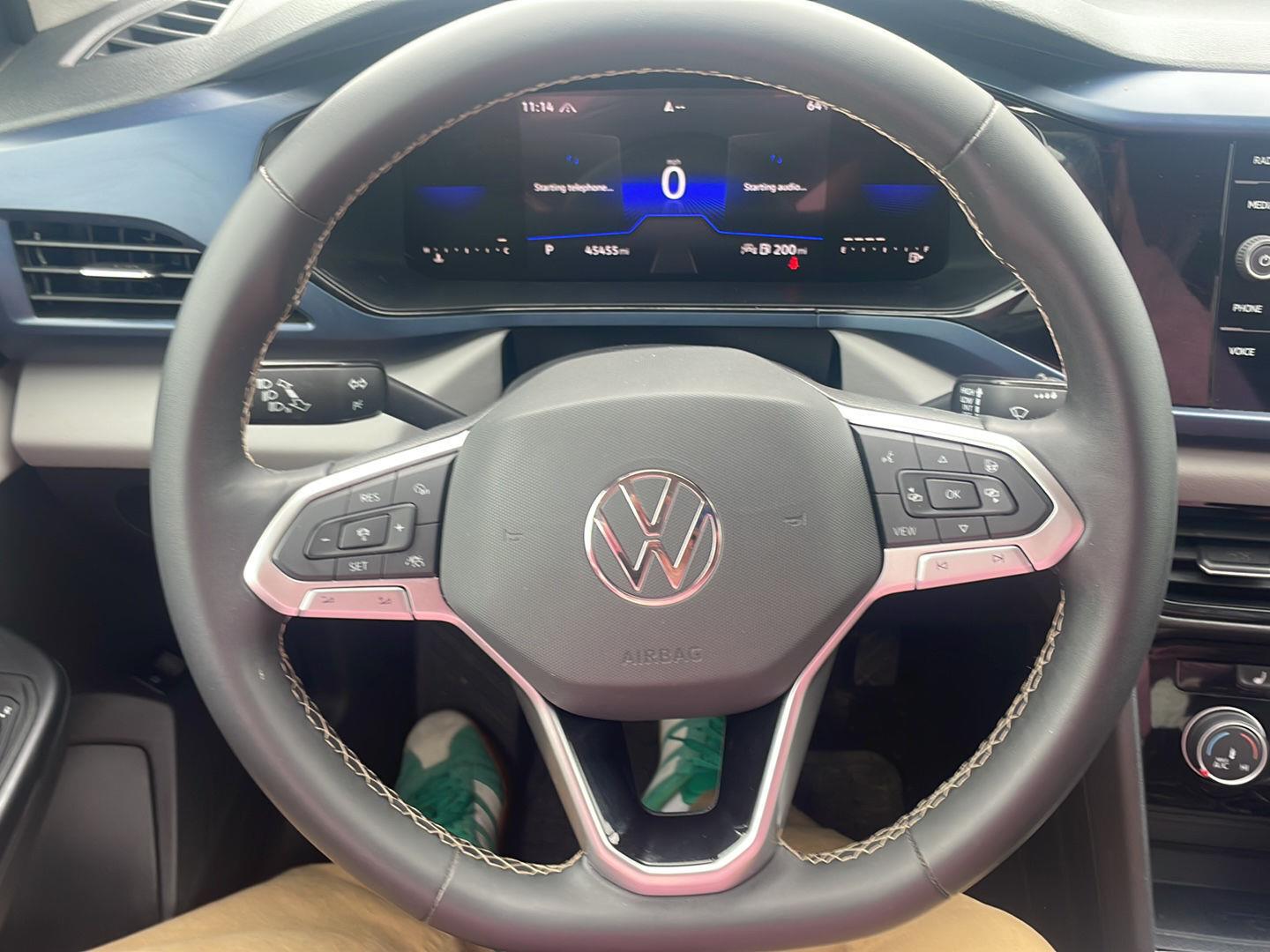 Used 2023 Pure White Volkswagen SE image 3