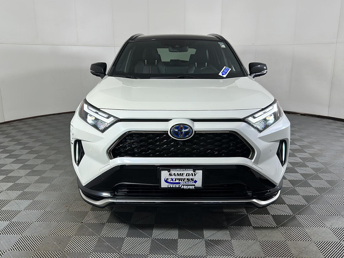 Certified Used 2022 Blizzard Pearl w/Midnight Black Metallic Roof Toyota XSE image 26