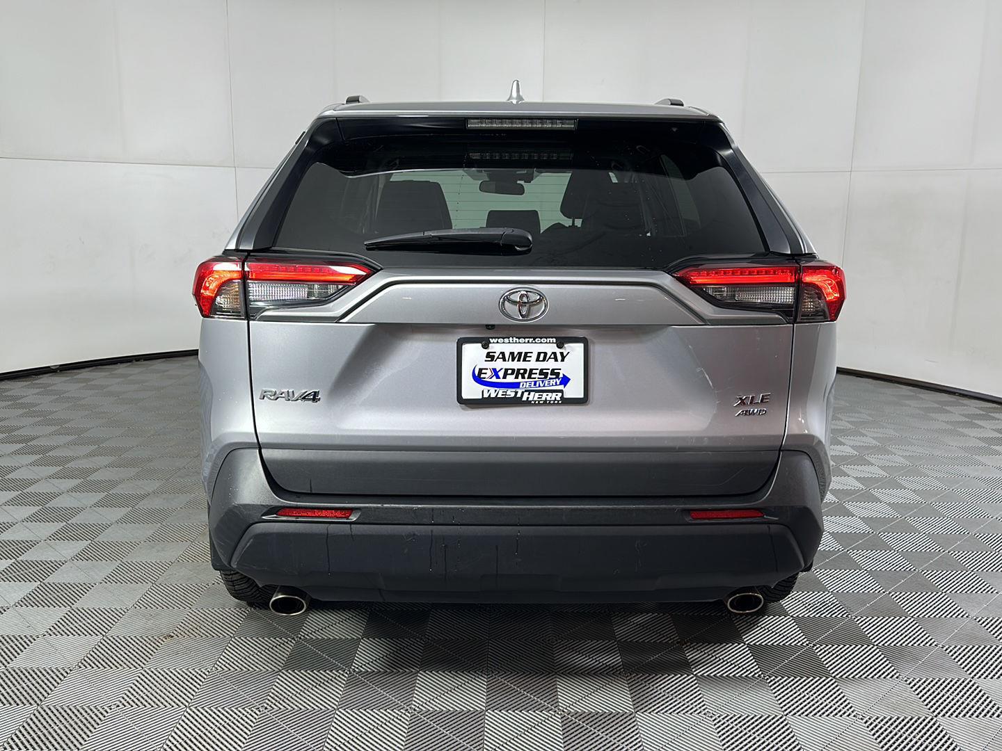 Certified Used 2021 Silver Sky Metallic Toyota XLE Premium image 5