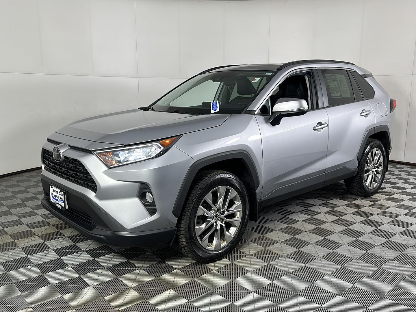 Certified Used 2021 Silver Sky Metallic Toyota XLE Premium image 23