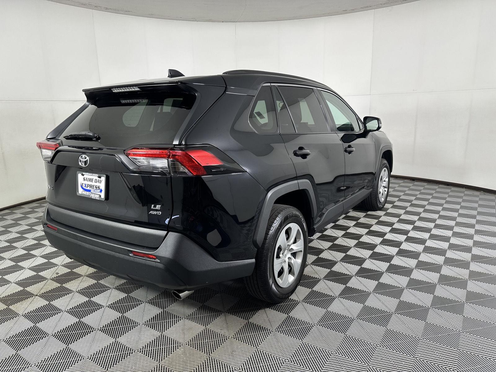 Used 2021 Midnight Black Metallic Toyota LE image 28