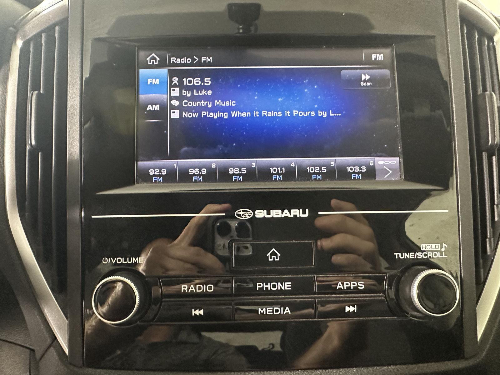 Used 2018 Ice Silver Metallic Subaru Premium image 17