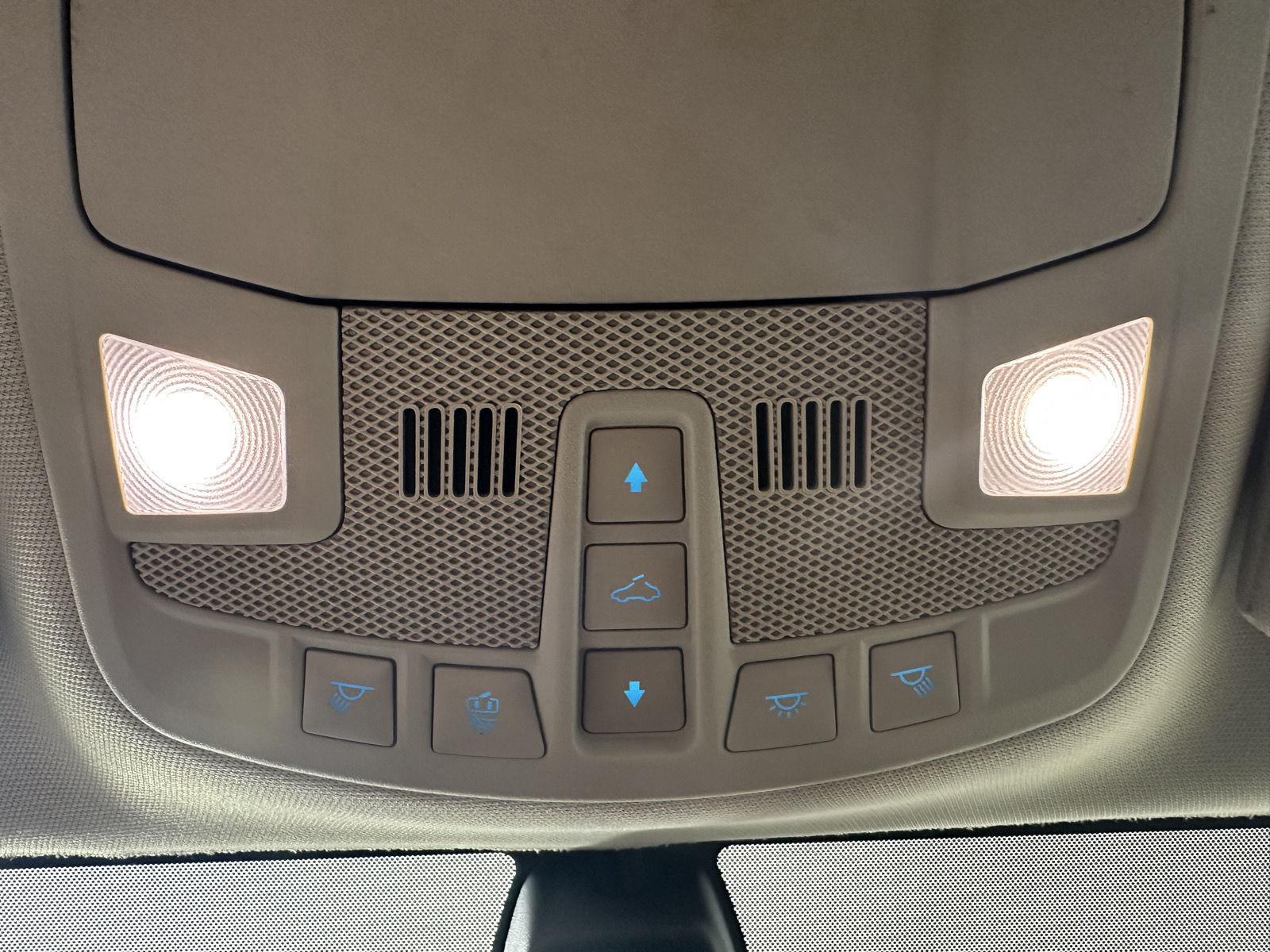 Used 2020 Iconic Silver Ford SE image 3