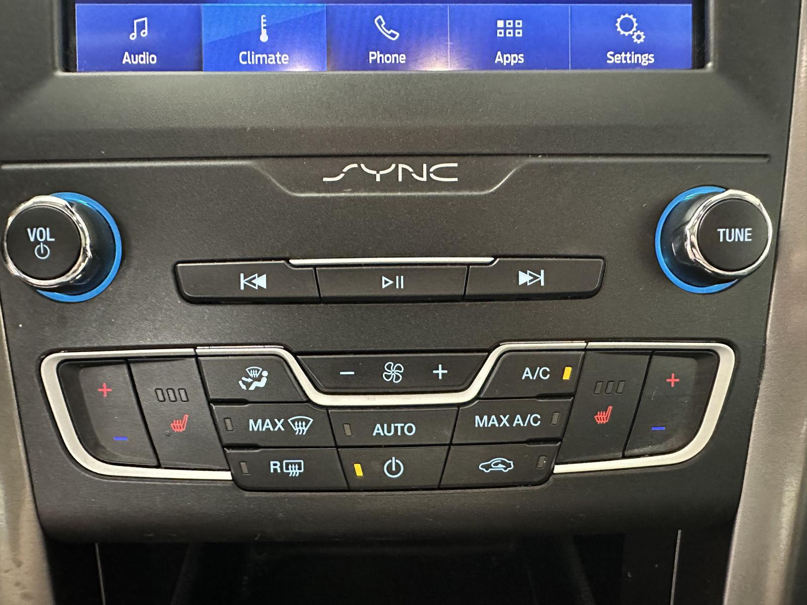 Used 2020 Iconic Silver Ford SE image 4
