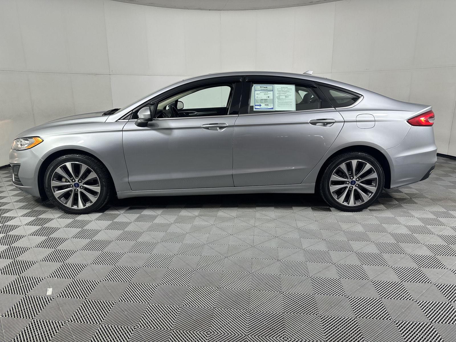 Used 2020 Iconic Silver Ford SE image 8
