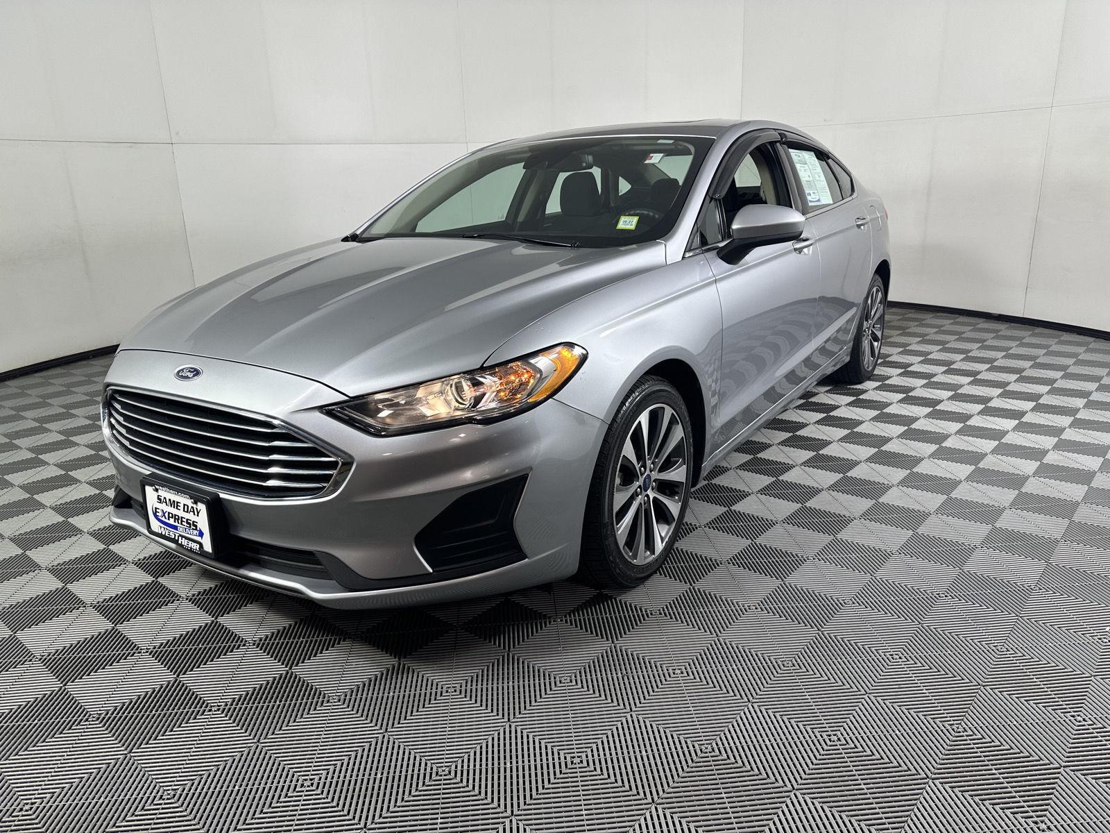 Used 2020 Iconic Silver Ford SE image 9