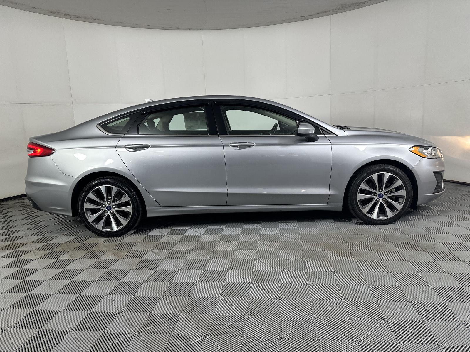 Used 2020 Iconic Silver Ford SE image 12