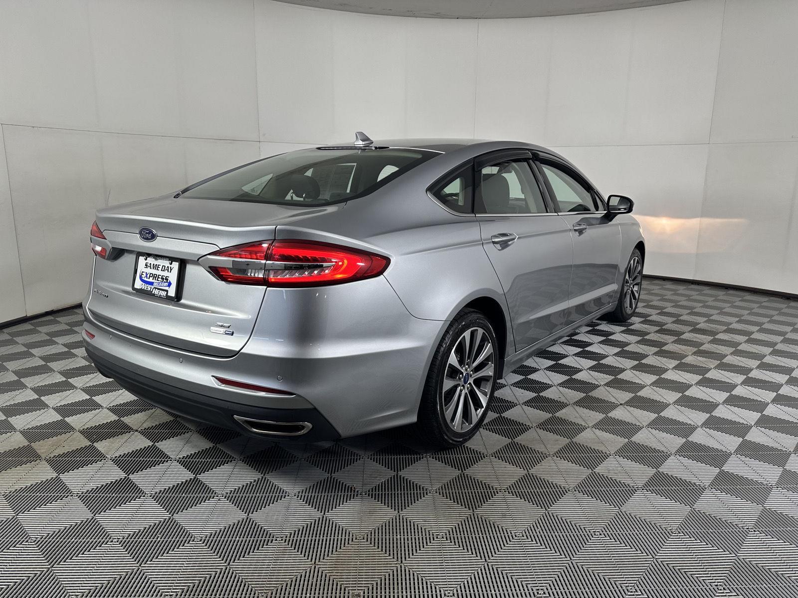 Used 2020 Iconic Silver Ford SE image 13
