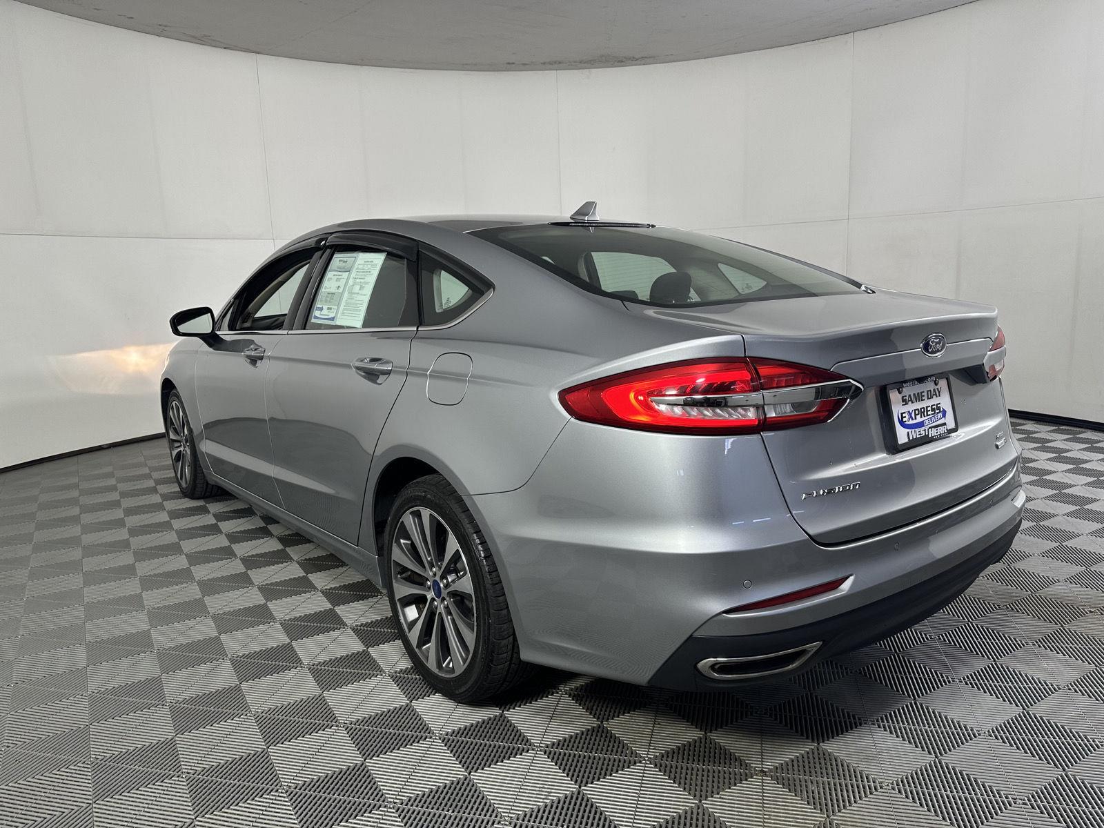 Used 2020 Iconic Silver Ford SE image 15