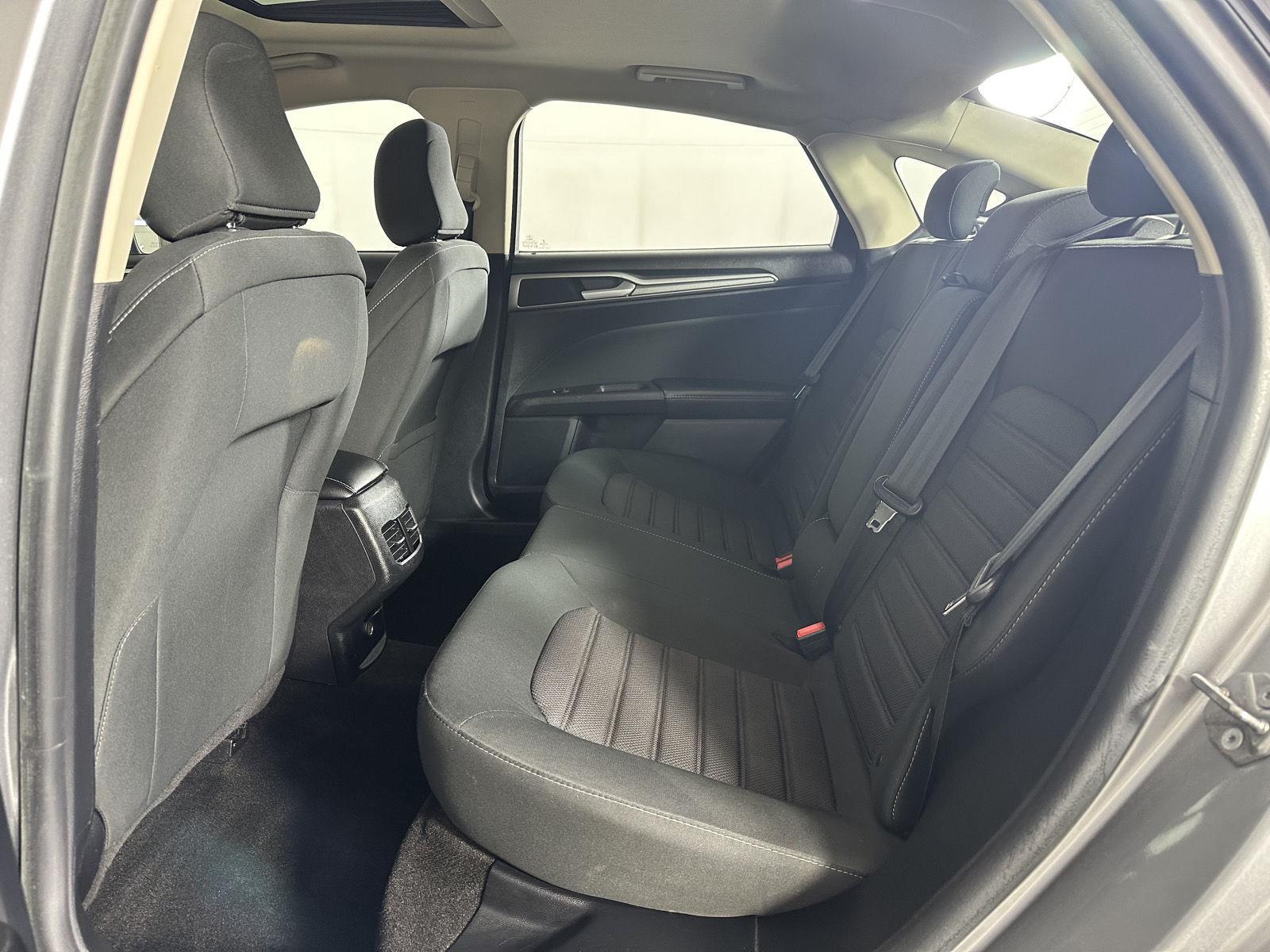 Used 2020 Iconic Silver Ford SE image 19