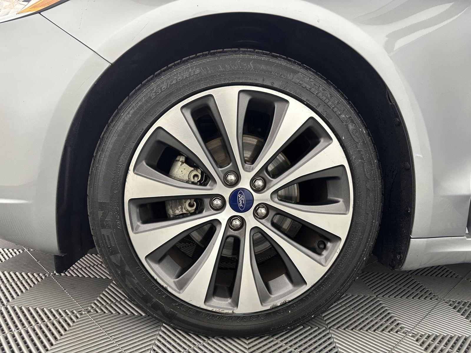 Used 2020 Iconic Silver Ford SE image 22