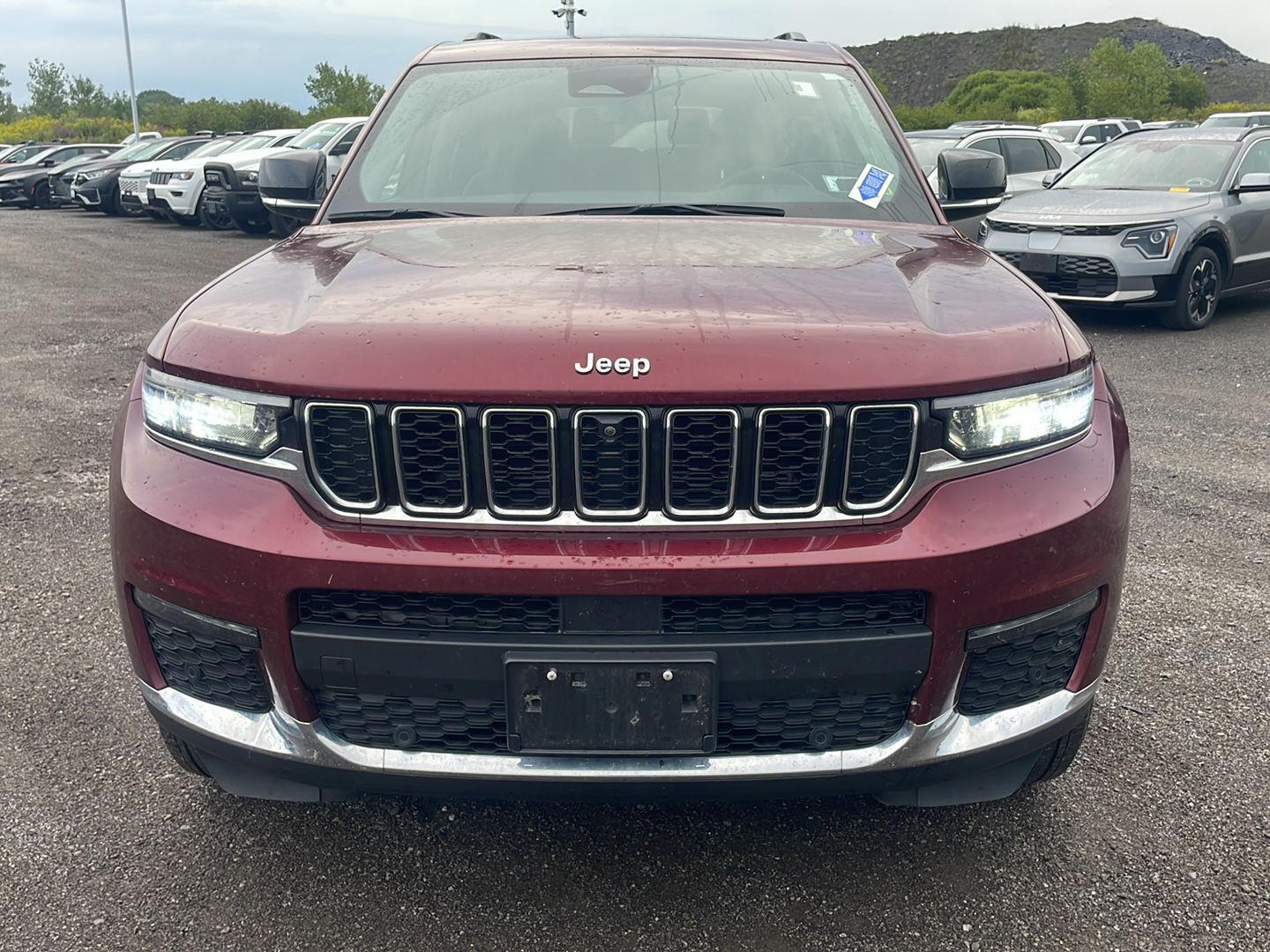 Used 2023 Velvet Red Pearlcoat Jeep Limited image 10