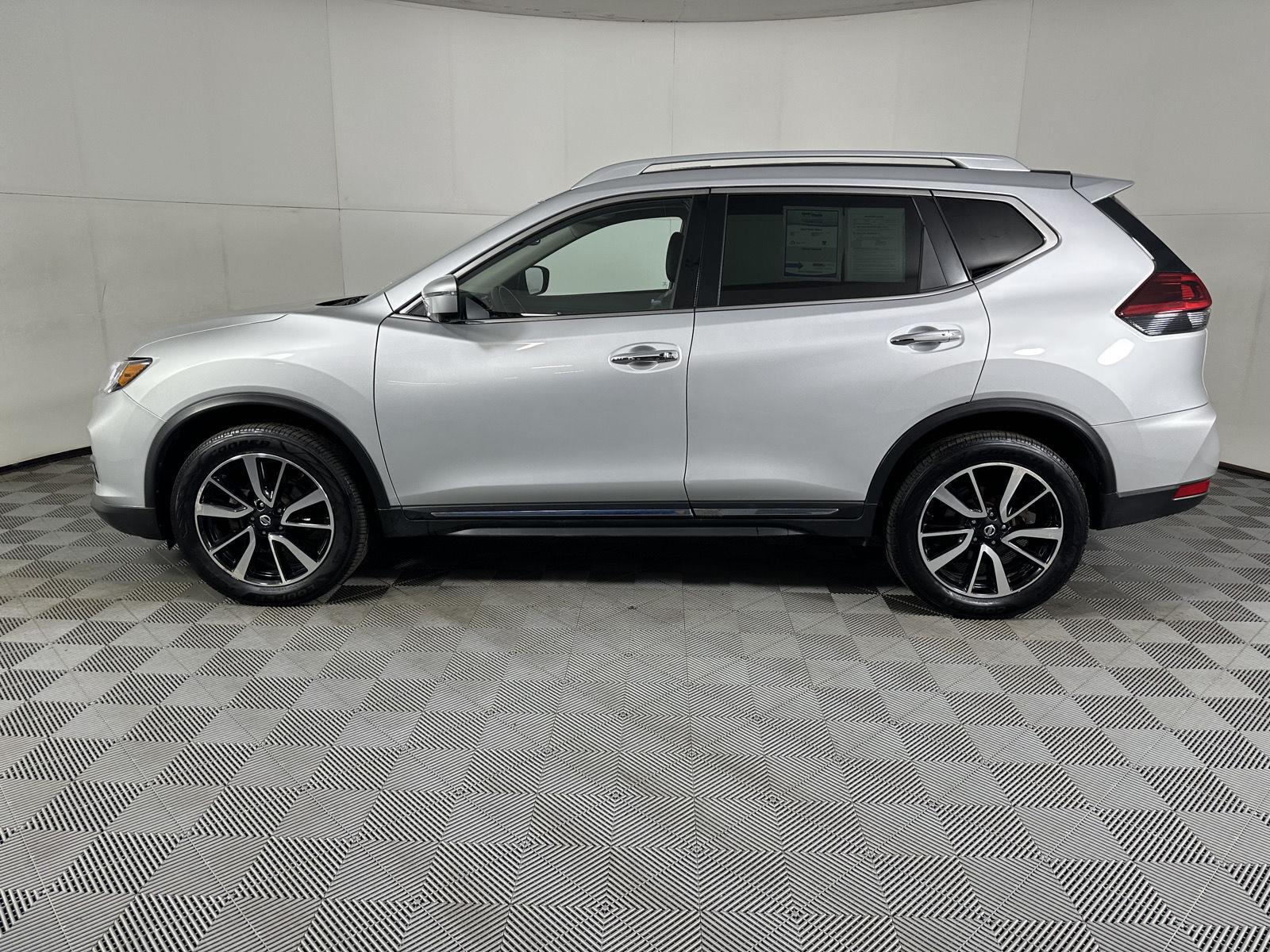 Used 2019 Brilliant Silver Metallic Nissan SL image 4