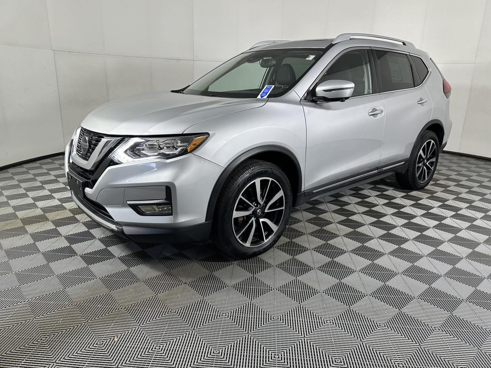 Used 2019 Brilliant Silver Metallic Nissan SL image 5