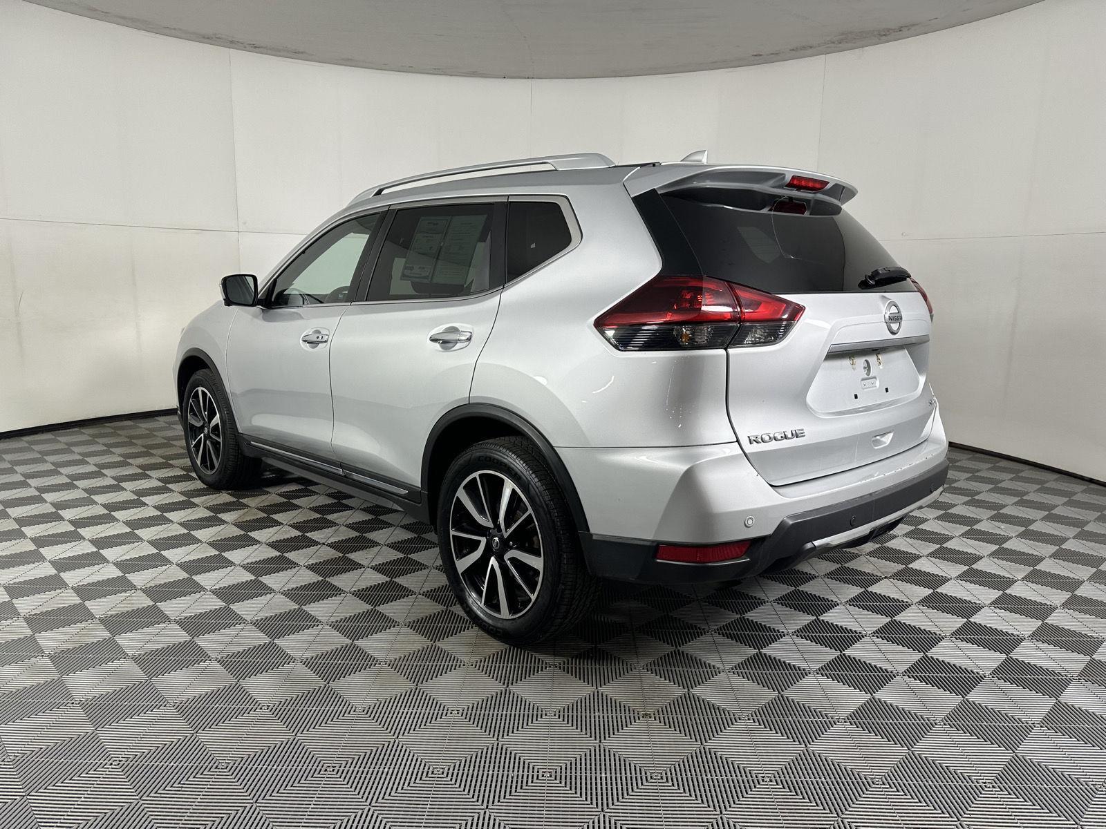 Used 2019 Brilliant Silver Metallic Nissan SL image 9