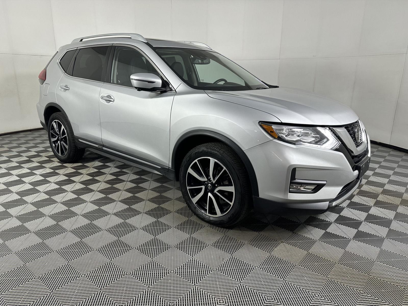 Used 2019 Brilliant Silver Metallic Nissan SL image 10