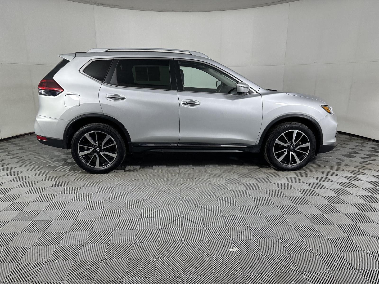 Used 2019 Brilliant Silver Metallic Nissan SL image 11