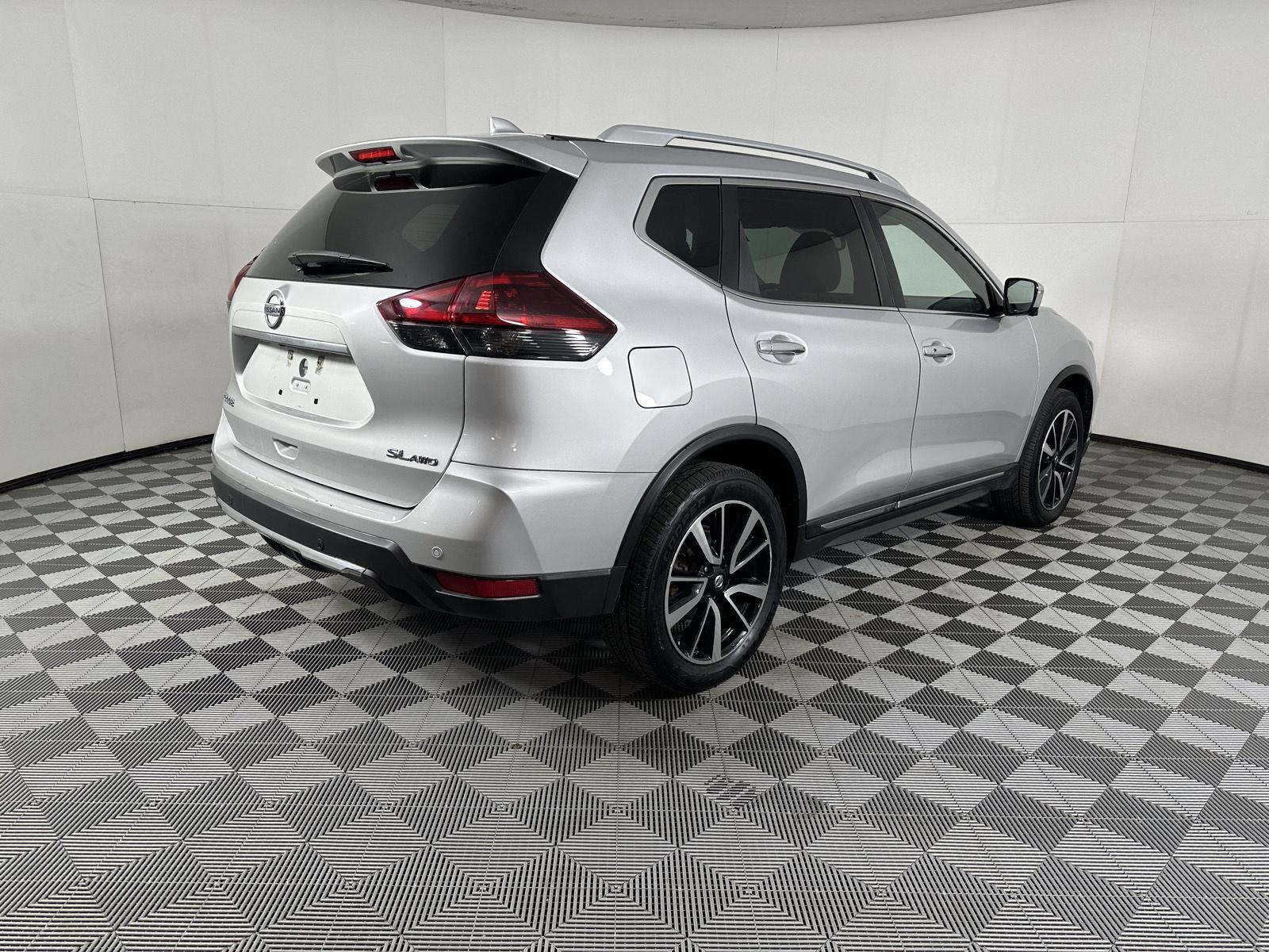 Used 2019 Brilliant Silver Metallic Nissan SL image 12