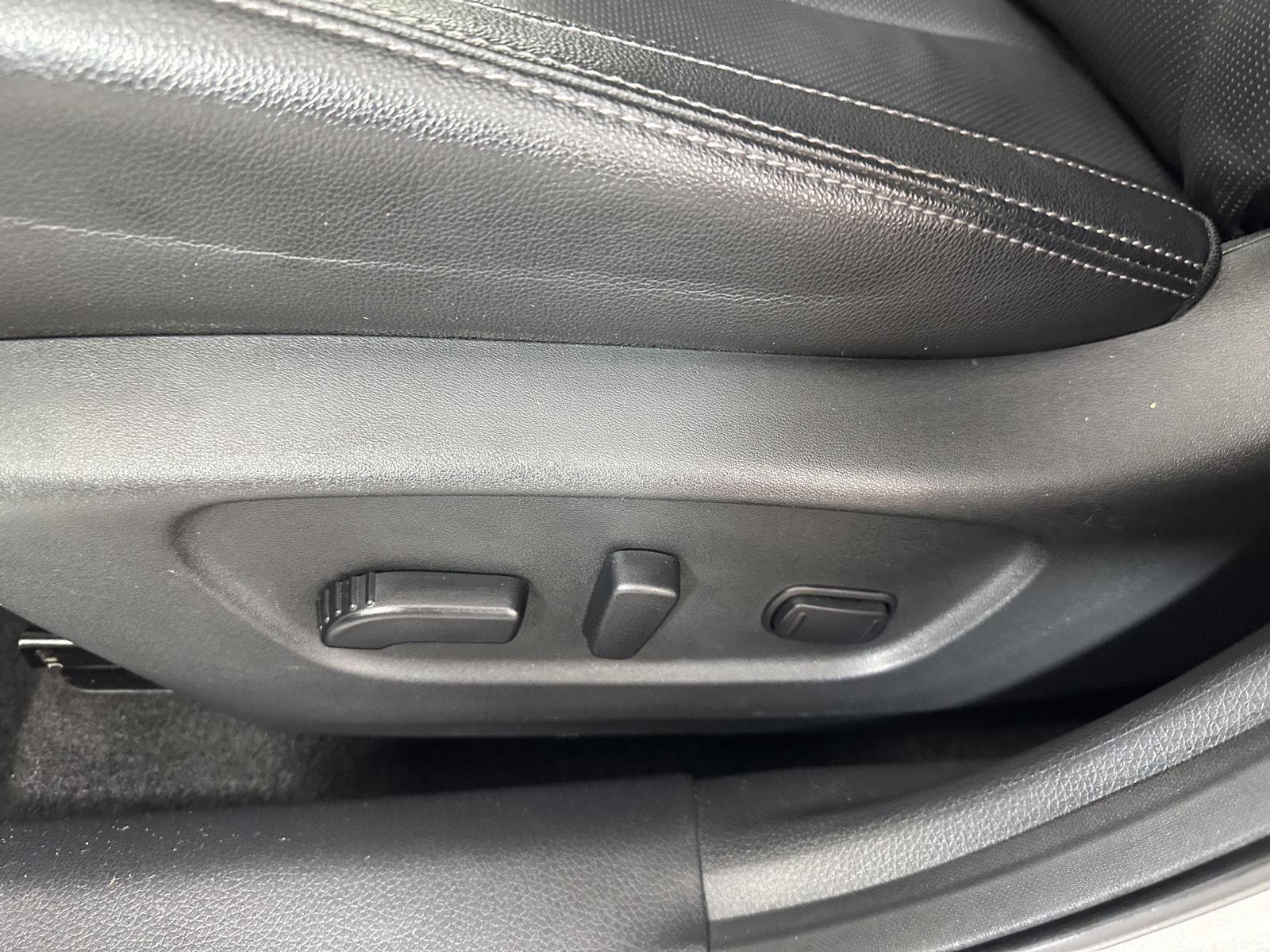 Used 2019 Brilliant Silver Metallic Nissan SL image 13