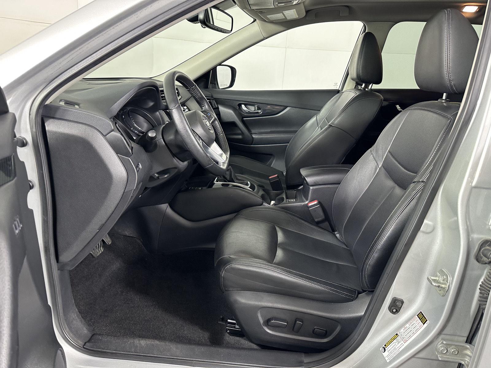 Used 2019 Brilliant Silver Metallic Nissan SL image 14