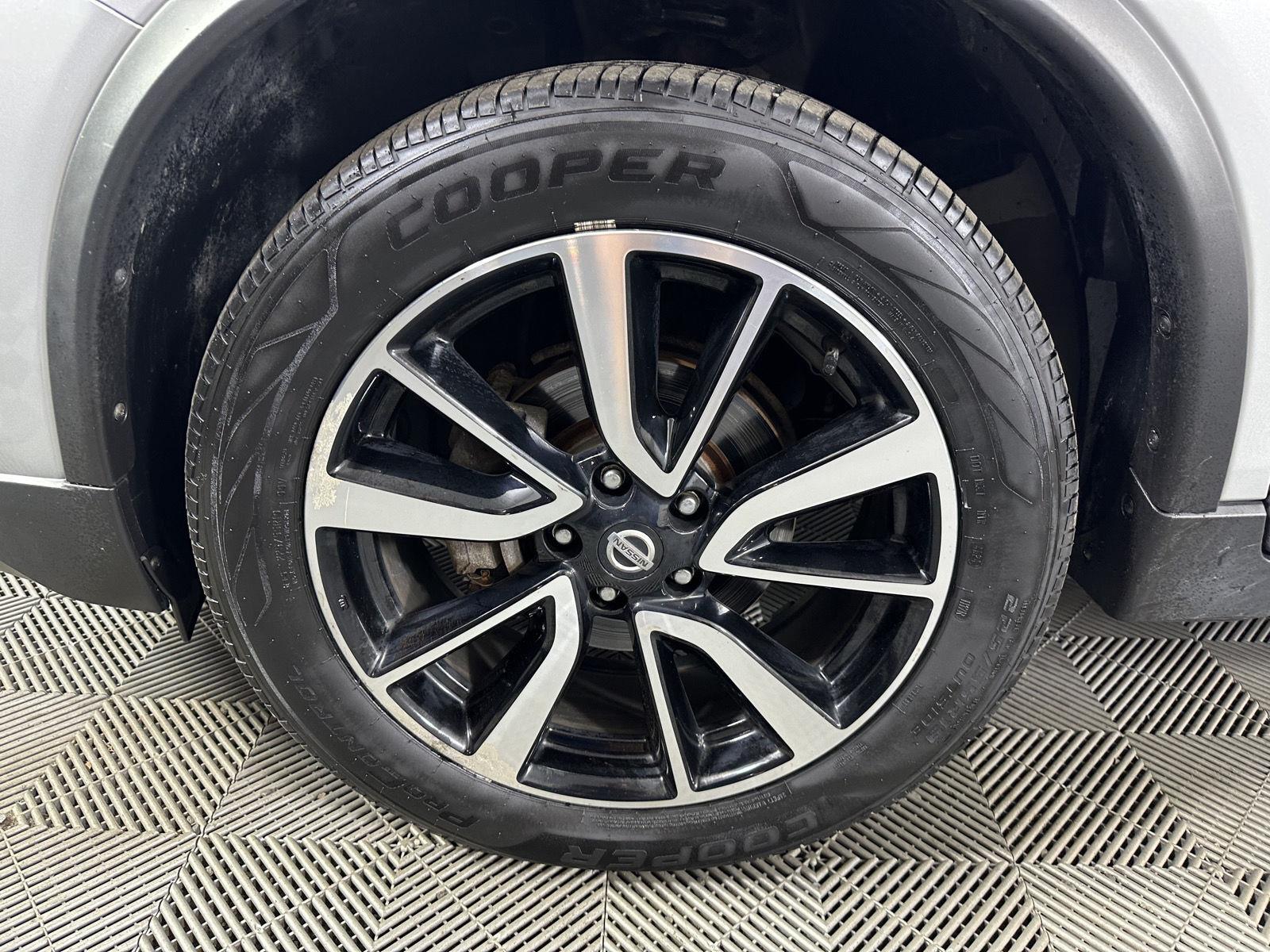 Used 2019 Brilliant Silver Metallic Nissan SL image 15