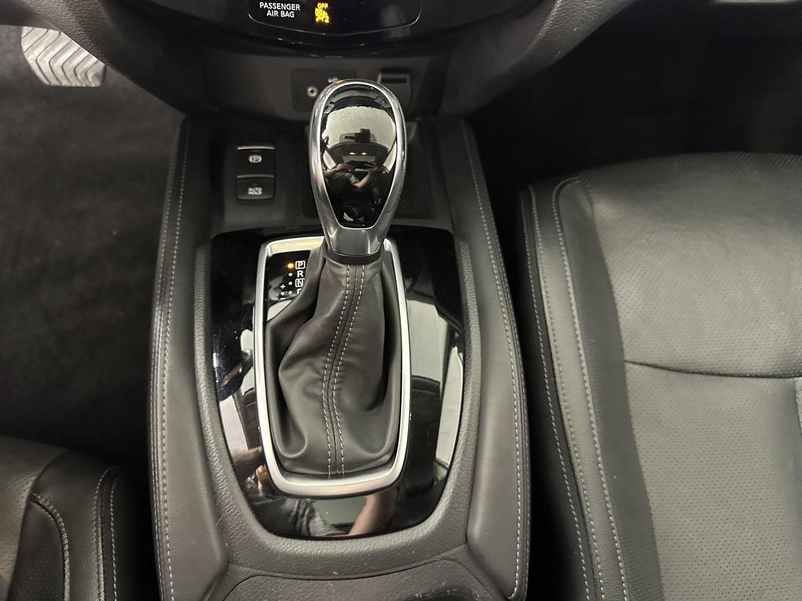Used 2019 Brilliant Silver Metallic Nissan SL image 22