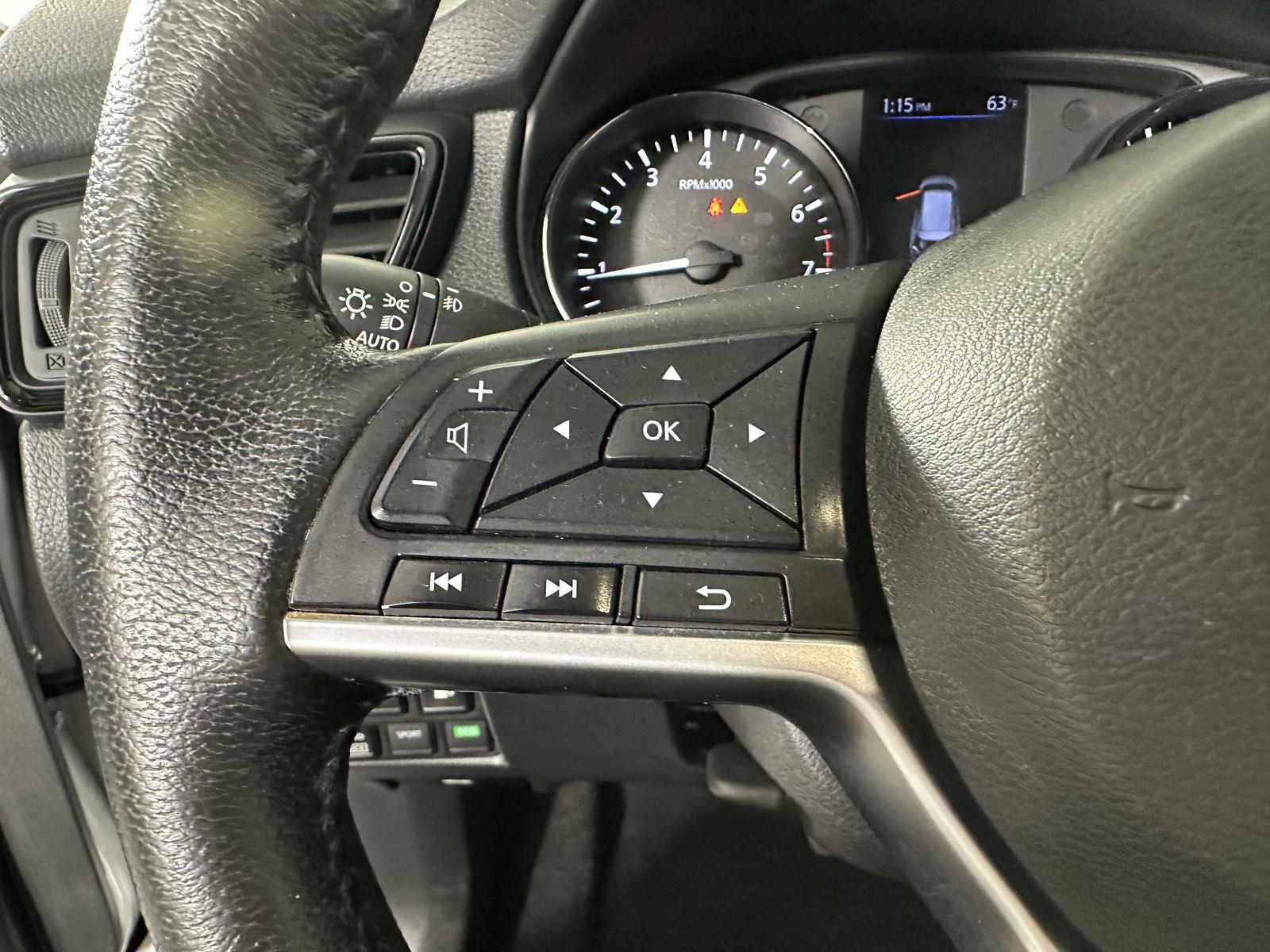 Used 2019 Brilliant Silver Metallic Nissan SL image 25