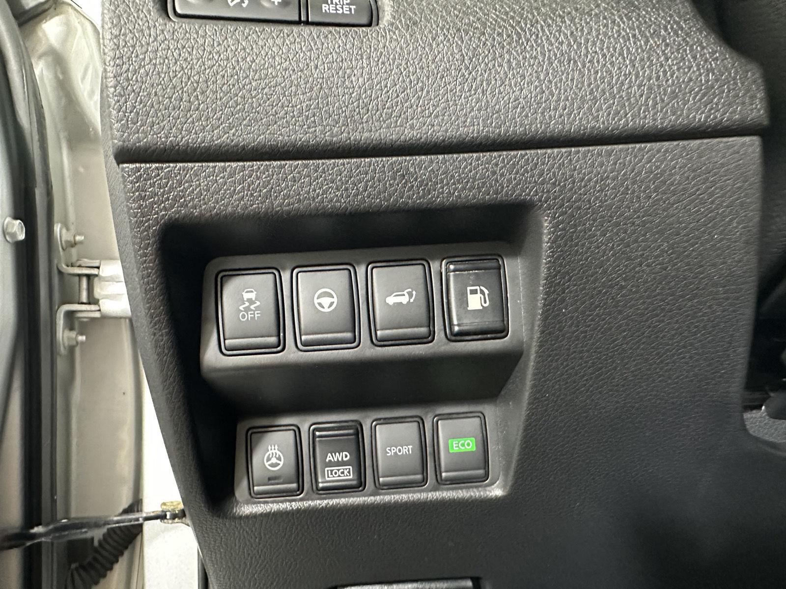Used 2019 Brilliant Silver Metallic Nissan SL image 30