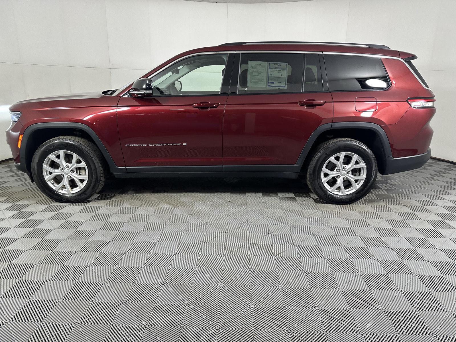 Used 2023 Velvet Red Pearlcoat Jeep Limited image 17