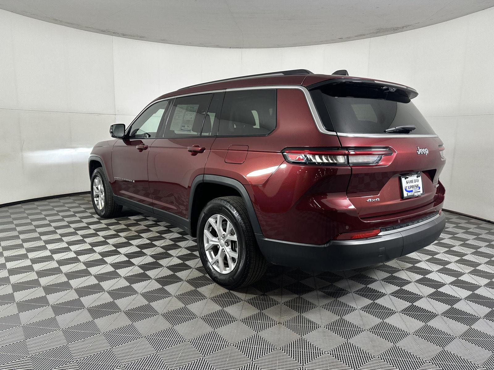 Used 2023 Velvet Red Pearlcoat Jeep Limited image 22