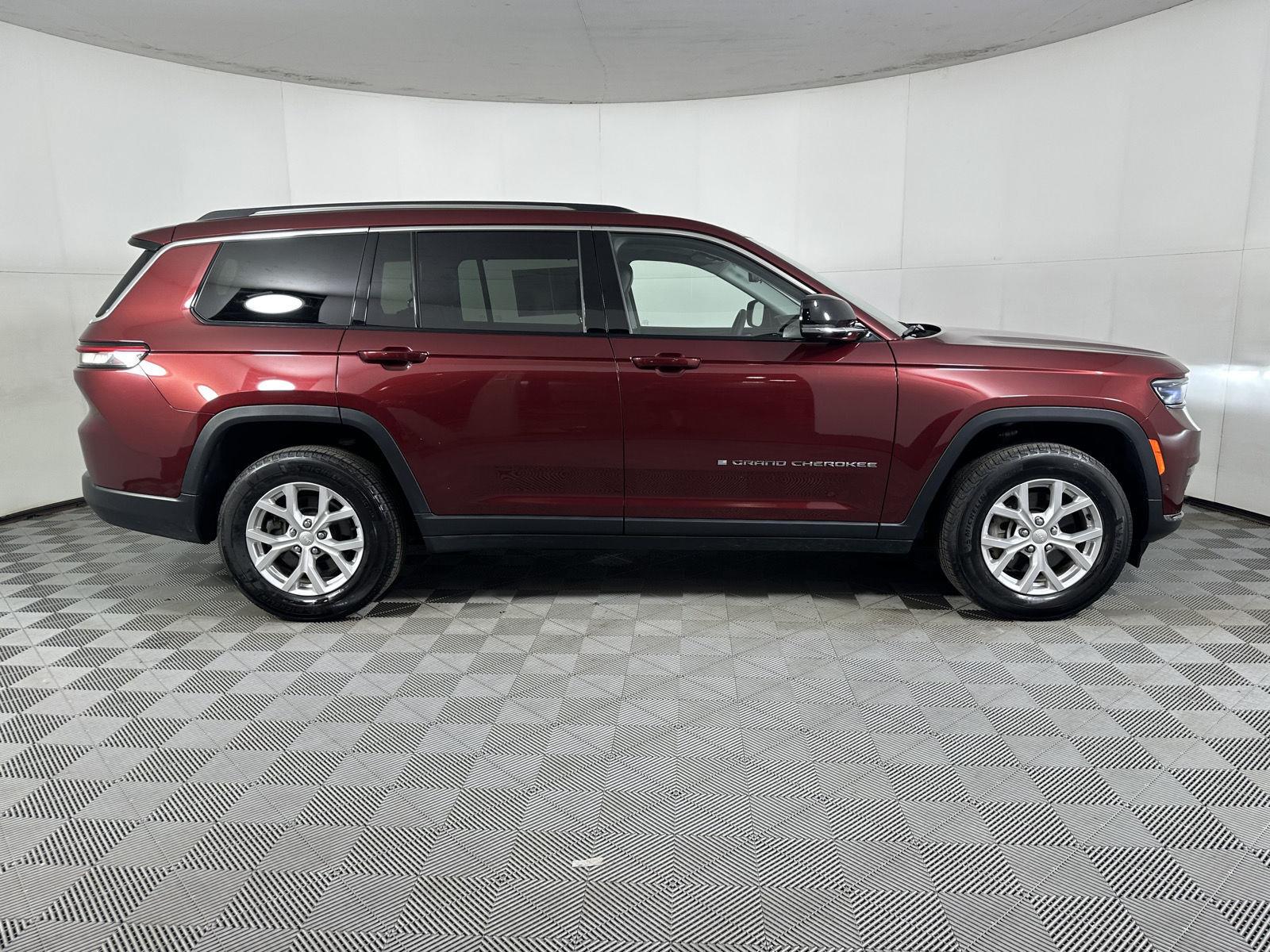 Used 2023 Velvet Red Pearlcoat Jeep Limited image 24