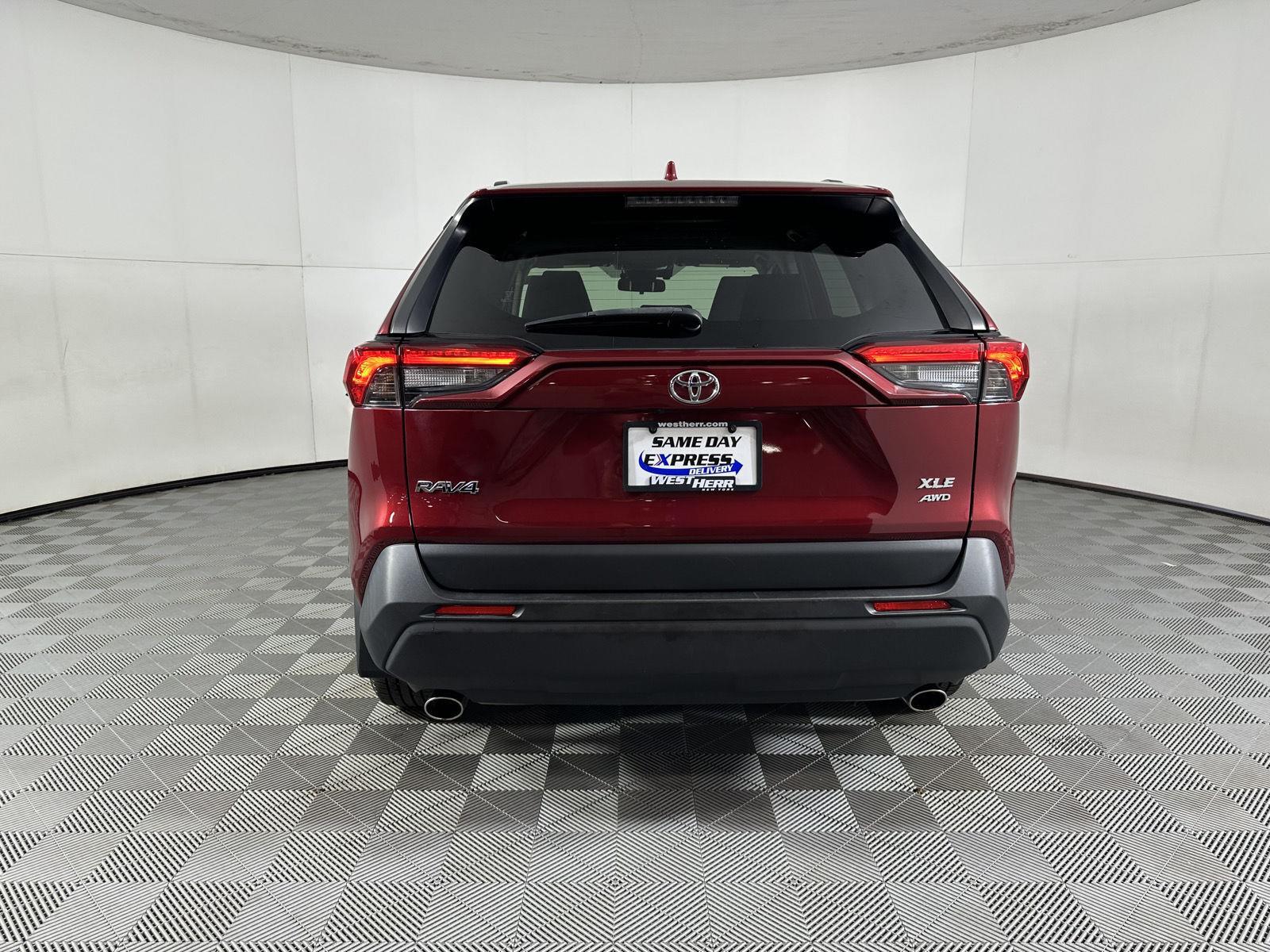 Certified Used 2021 Ruby Flare Pearl Toyota XLE image 9