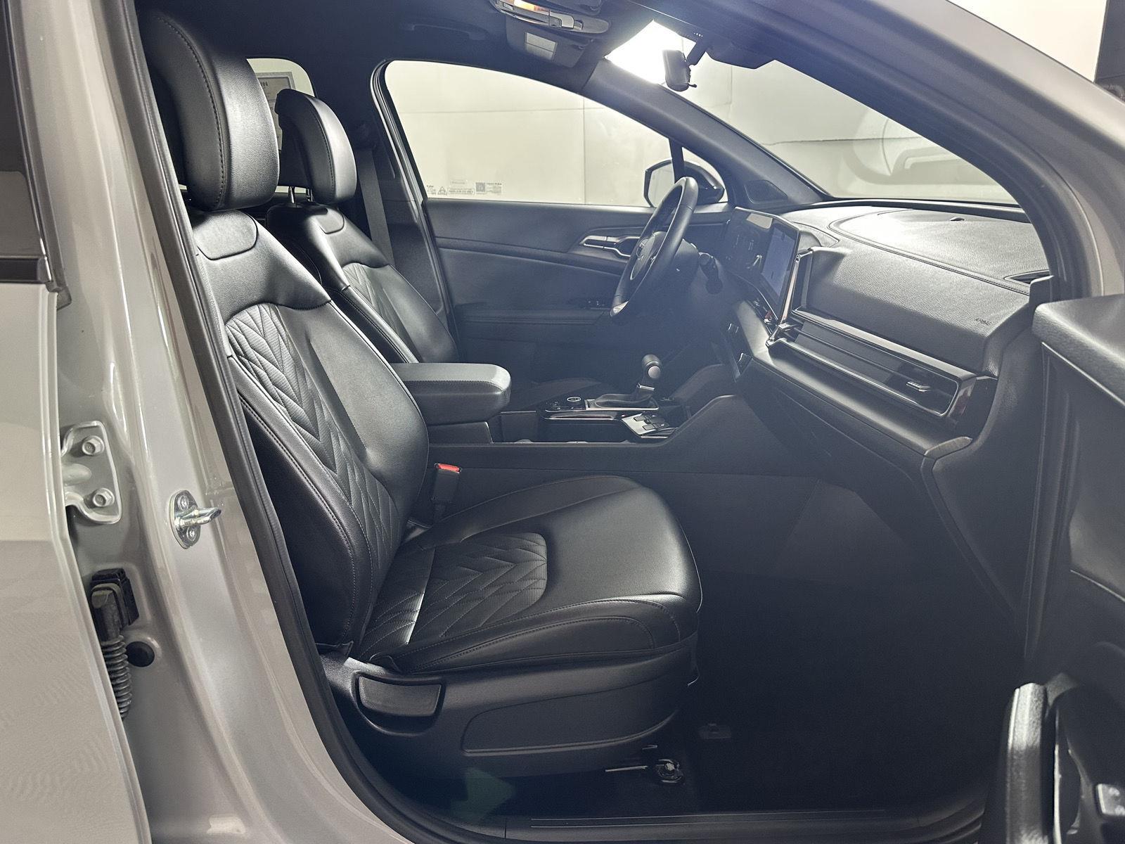 Used 2025 Wolf Gray Kia X-Line image 29