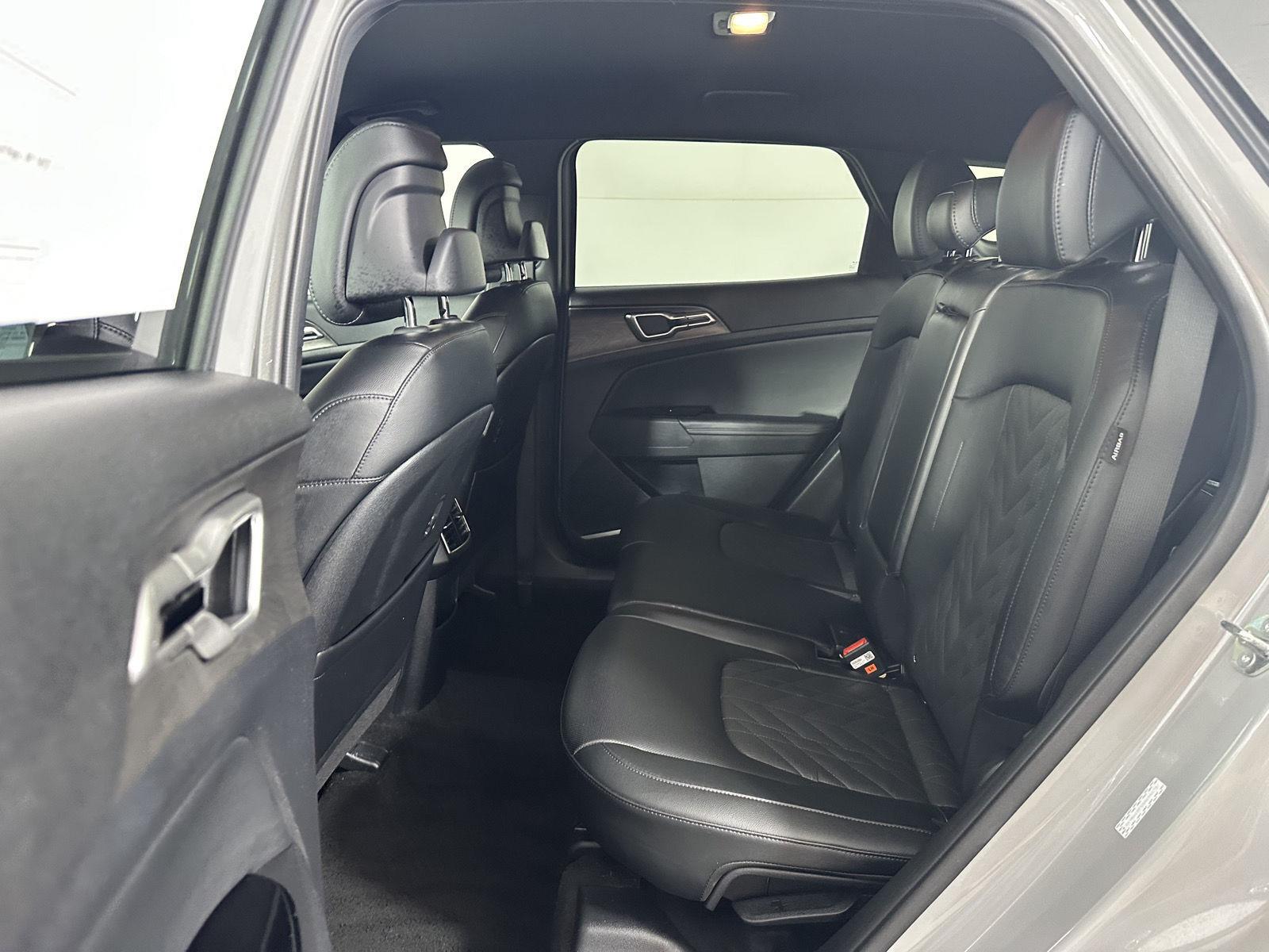 Used 2025 Wolf Gray Kia X-Line image 30