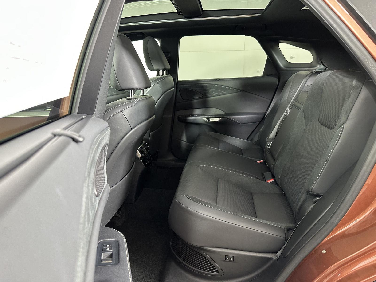 Used 2023 Copper Crest Lexus RX 350h Luxury image 28