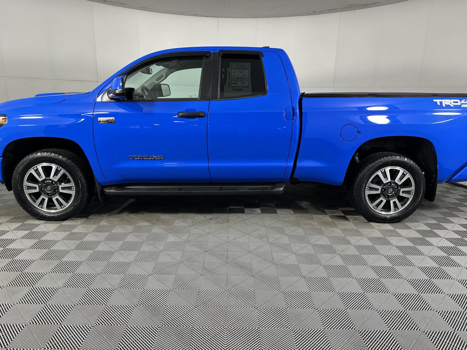 Used 2020 Voodoo Blue Toyota SR5 image 9