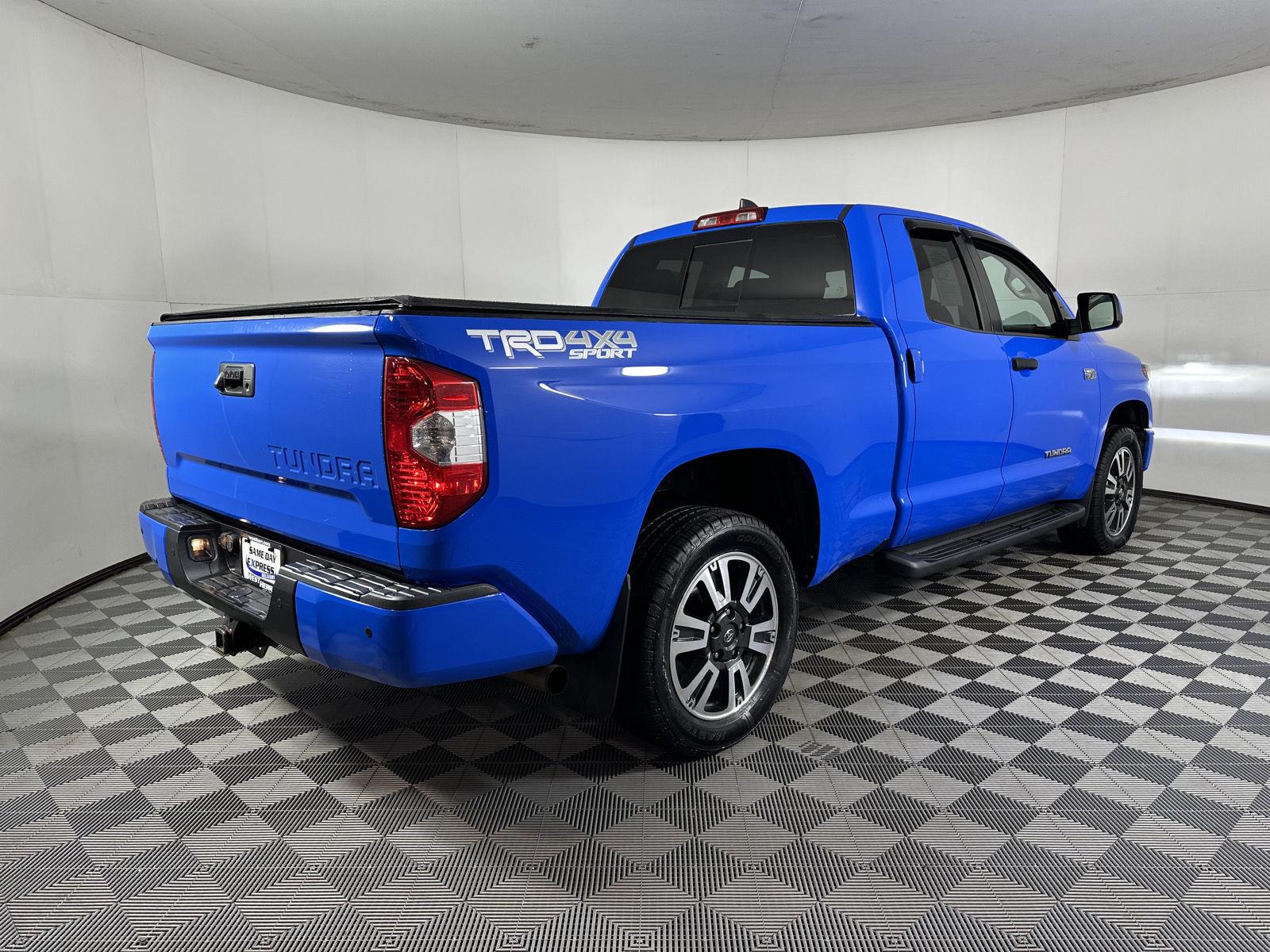 Used 2020 Voodoo Blue Toyota SR5 image 11